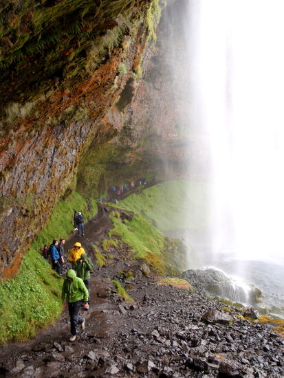 der Weg war naß und rutschig