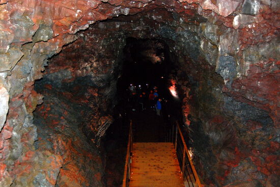 es gab Bohlenwege und Treppen