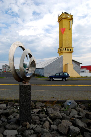 der Leuchtturm am Hafen von Sandgerði