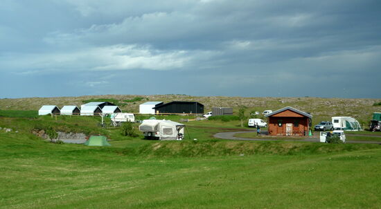 zurück am Campingplats, der Wagen links unser Wowa