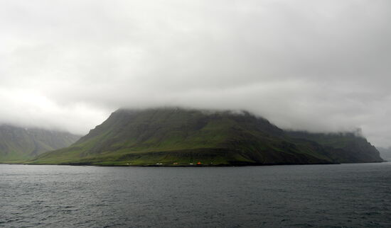 Leuchtturm Dalatangi an der Einfahrt des Seyðisfjörður