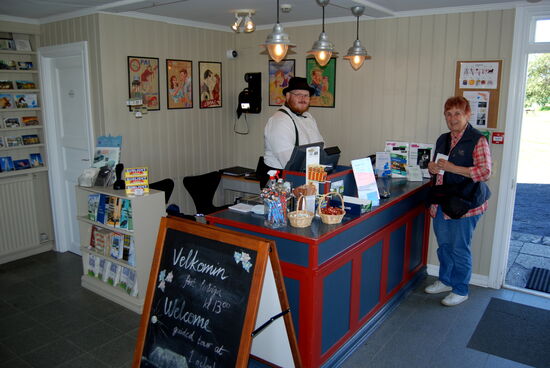 Laden und Kasse im Eingangsgebäude