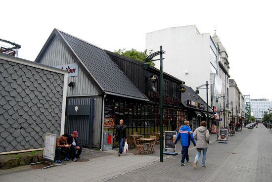 Hressingarskálinn, eins der ältesten Gebäude Reykjavíks, Kafé och Restaurang, Treffpunkt vieler Verfasser und Intellektueller