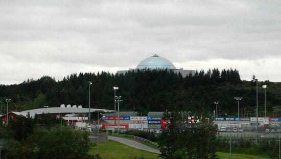 Rückweg an der Perlan vorbei