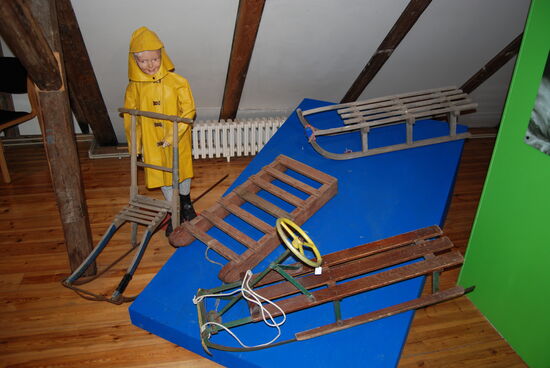 verschiedene Schlitten, auch unser Spark ist in Ísland bekannt (links)