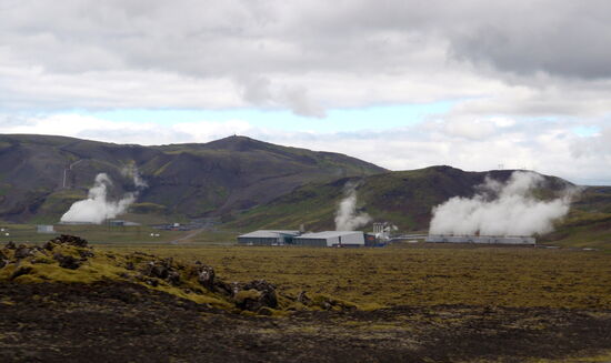wir fuhren am Hellisheiðarvirkjun - Hellisheiði-Kraftwerk vorbei