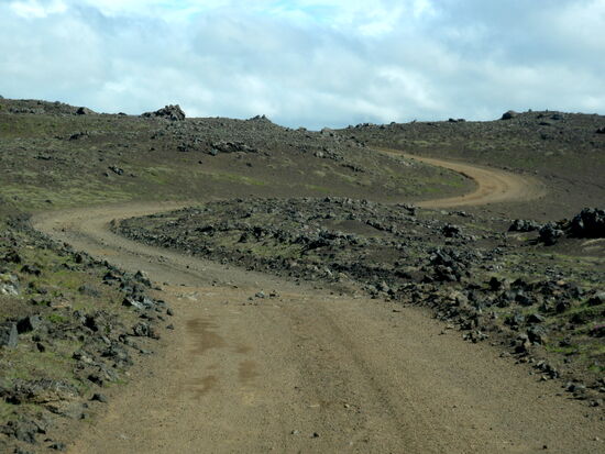 die Piste schlängelte sich um