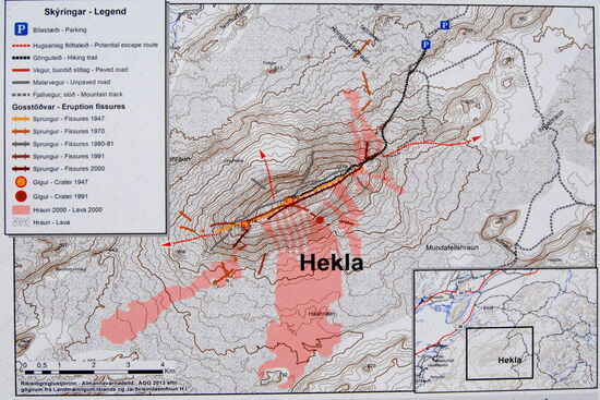 Informationstafel am Abzweig der Piste ohne Nummer: Ausbrüche und Lavafelder der Hekla aus der letzten Zeit
