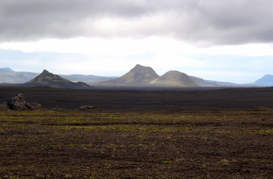 zwischen den Bergen führte die Piste