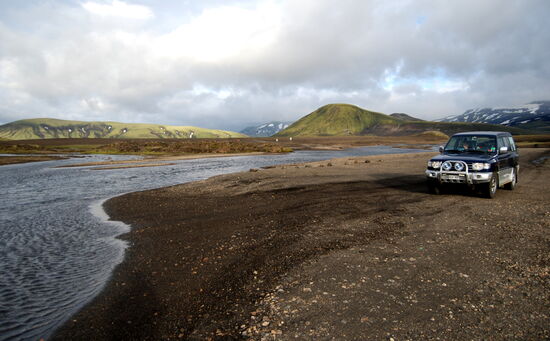 wir fuhren durch den Fluß in Richtung Landmannahellir
