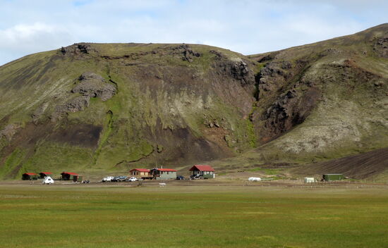 einige Hütten von Landmannahellir