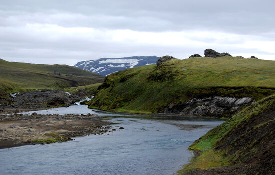 Bach mit kleinem Wasserfall