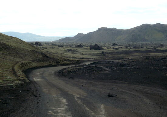mit großen Lavabrocken