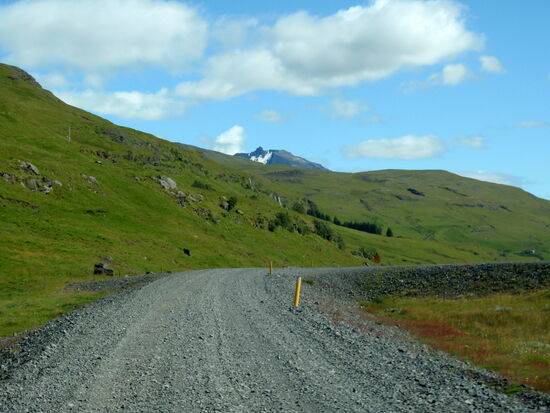 bald ging die Straße in Schotter über
