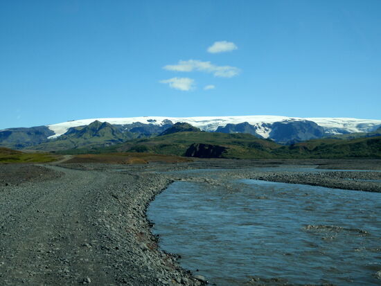 vom Flußbett führte