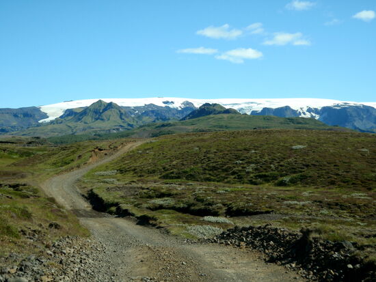 die Piste wieder auf den Bergrücken