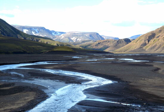 mit vielen Wasserläufen