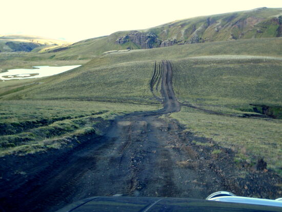 wir mußten zurück und fuhren über den holprigen Stichweg