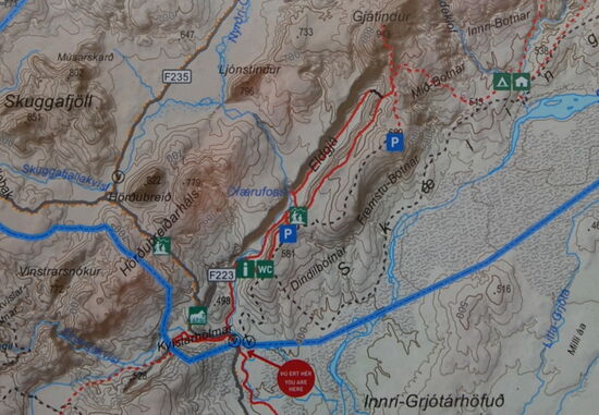 Informationstafel: P rechts oben: Blick zu den Laki-Kratern, der untere P Blick auf den Wasserfall