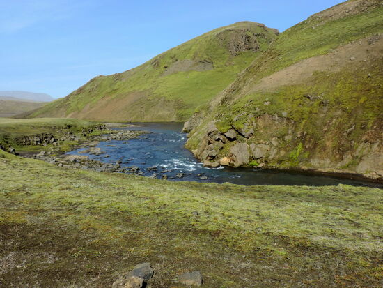 an der Kaldaklofskvísl entlang