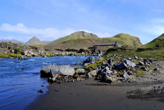 für Wanderer gab es eine Brücke