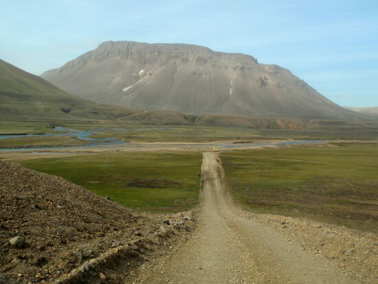 erreichten wir das Tal der Laufalækur