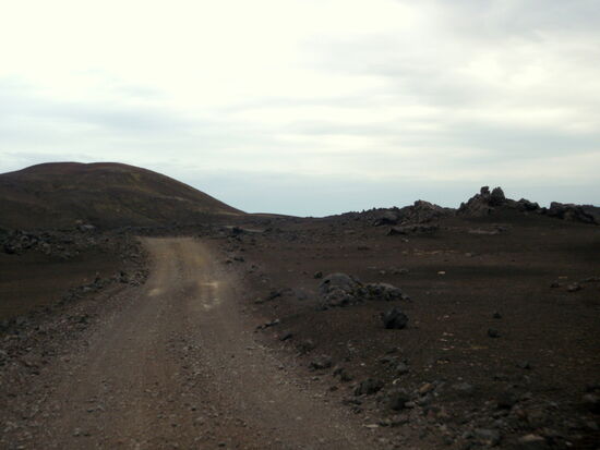 wieder führte die Piste durch Lavafelder