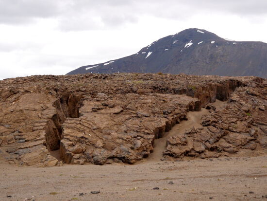 gebrochene Lava am Rand