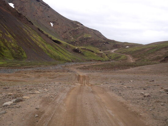 an der Flanke stieg die Piste an