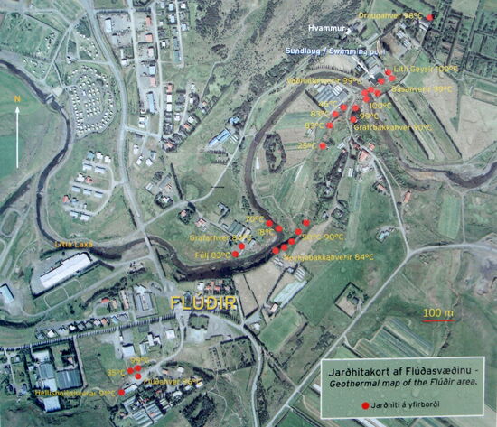 Informationstafel: die roten Punkte zeigen die heißen Quellen von Flúðir