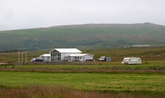 dann hatten wir wieder den Campingplats erreicht, auf dem noch einsam unser Wohnwagen stand