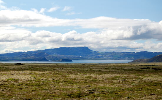 dann kam Þingvallavatn in Sicht mit dem Geothermalkraftwerk