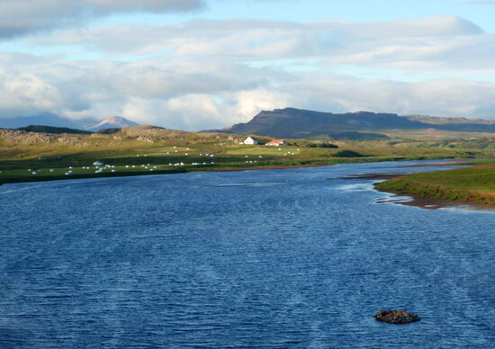 wir bogen auf die 50 ab und fuhren über die Norðurá, die uns schon eine Weile begleitet hatte