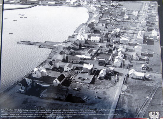 Luftbild der alten Bebauung an der Strandgata auf einer Informationstafel