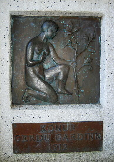 "sie hat den Garten bekannt gemacht"