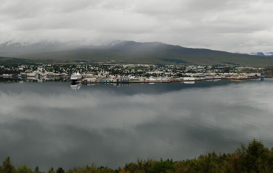 und auf die Stadt vom Parkplatz der N 1