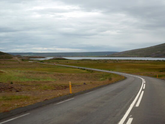 am Ljósavatn entlang