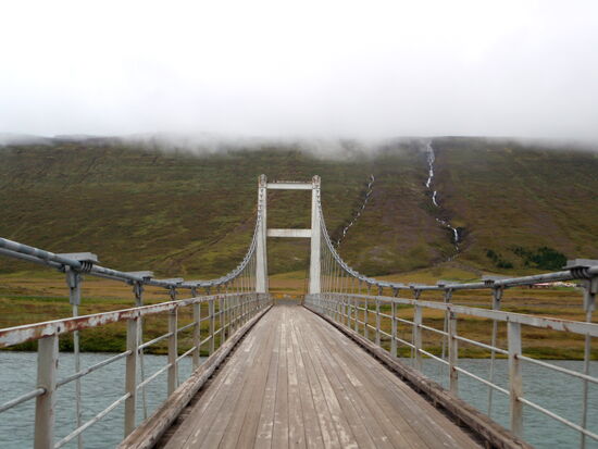 Fahrt über die Brücke