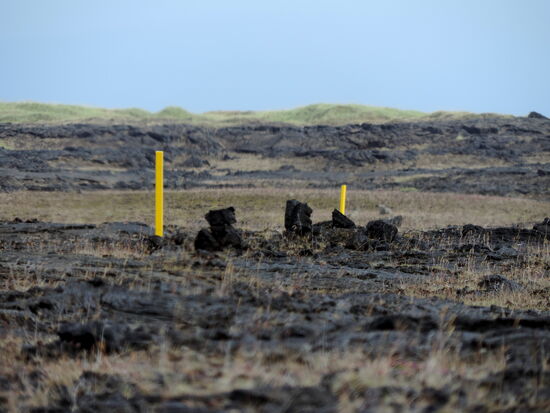der Weg war nur durch gelbe Pfosten markiert