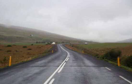 im Regen fuhren wir auf der N 1 in Richtung Südosten