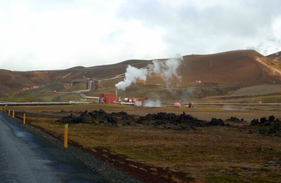 das Krafla-Kraftwerk Kröflustöð kommt in Sicht