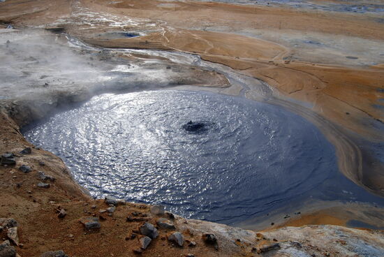 blubbernder Schlammtopf