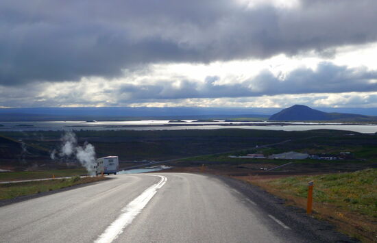 Abfahrt hinunter zum See