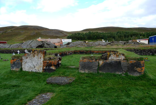 die alte Kirche von ​Reykjahlíð, vor der die Lava bei den Ausbrüchen 1724-1729 zum Stehen kam