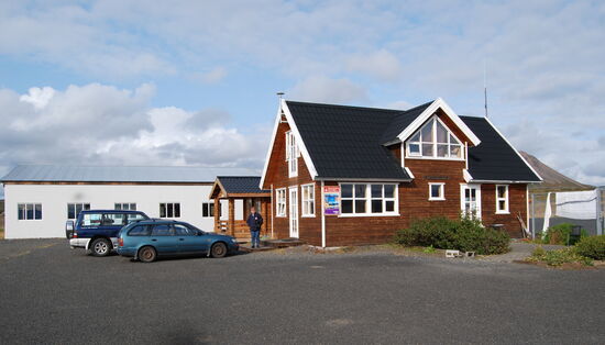 das Empfangsgebäude des Flugplatzes