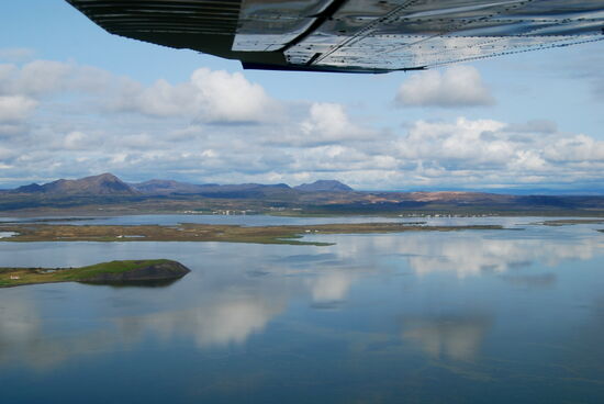 Blick zurück über den See in Richtung Reykjahlíð