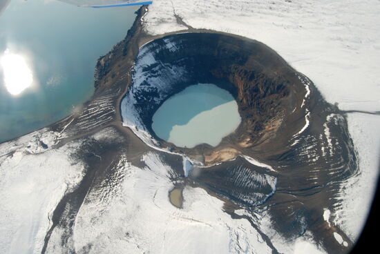 dann erreichten wir den Explosionskrater Víti direkt neben dem See Öskjuvatn