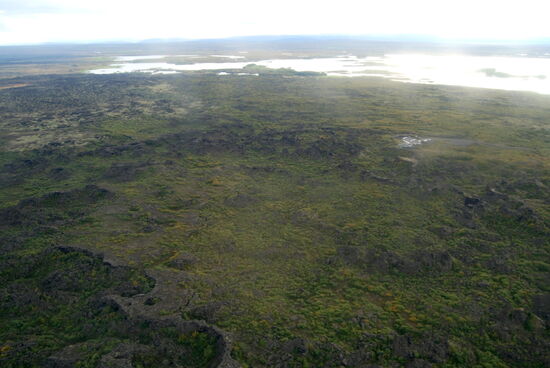 Dimmuborgir, rechts oben der Parkplatz