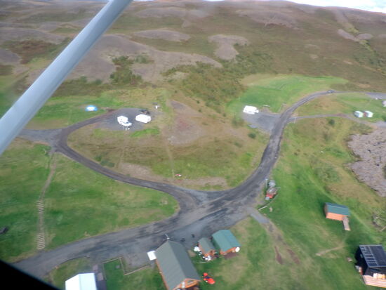 bei der Landung flogen wir über den Campingplats, oben neben unserem Wowa steht jetzt ein weiteres Fahrzeug