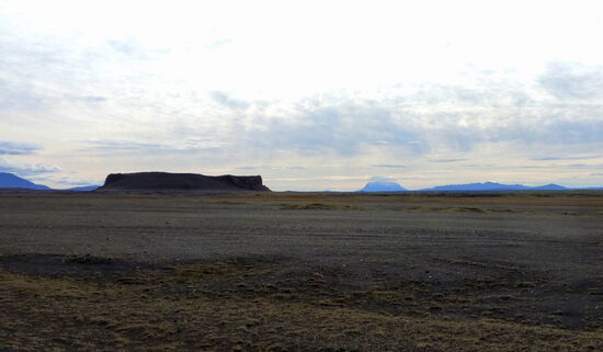 Hrossaborg, die Pferdeburg und die Herðubreið im Hintergrund